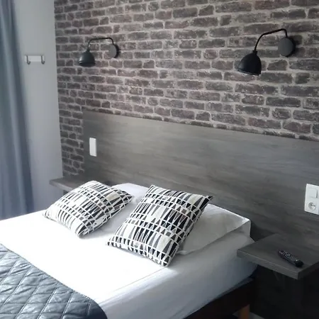 Logis & Restaurant Le Carnot Hotel