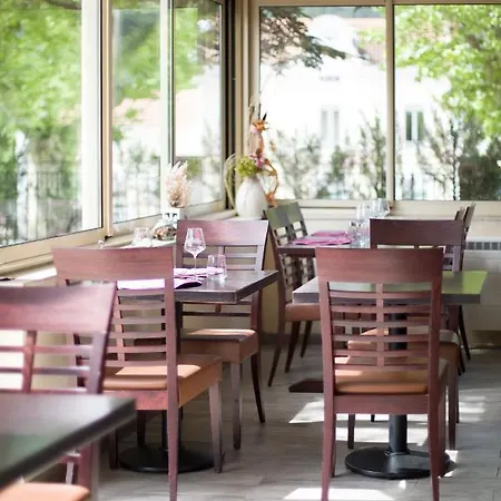 Hotel Logis & Restaurant Le Carnot