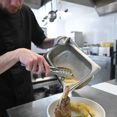 Hotel Logis & Restaurant Le Carnot